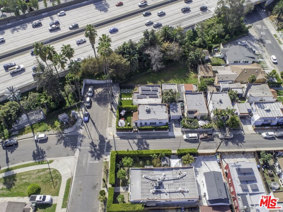 2303 S Palm Grove Drive Property Photo 19