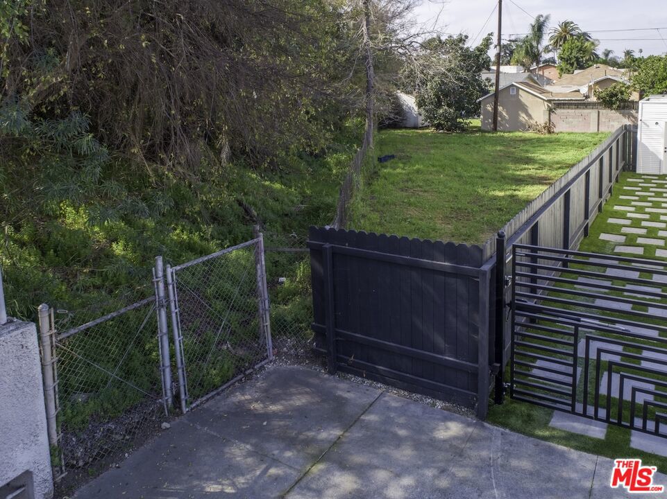 2303 S Palm Grove Drive Property Photo 25