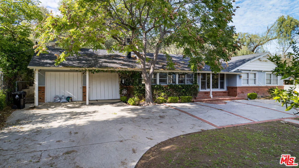 19439 Oxnard Street Property Photo 13