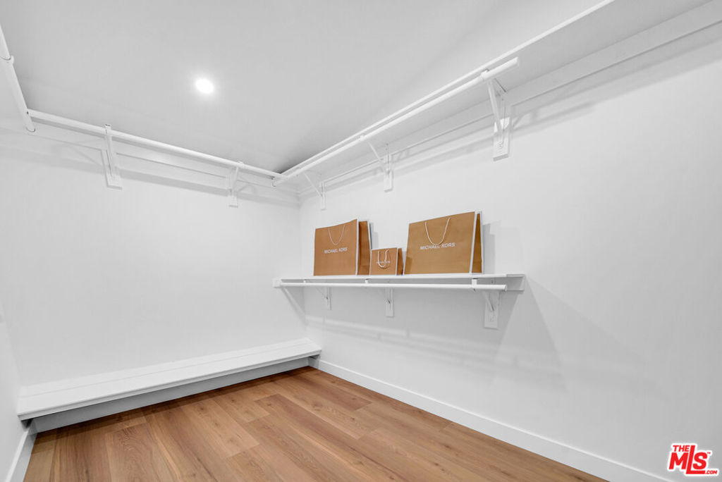10200 Shoshone Avenue Property Photo 20