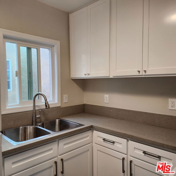 8137 Beechwood Avenue Property Photo 12
