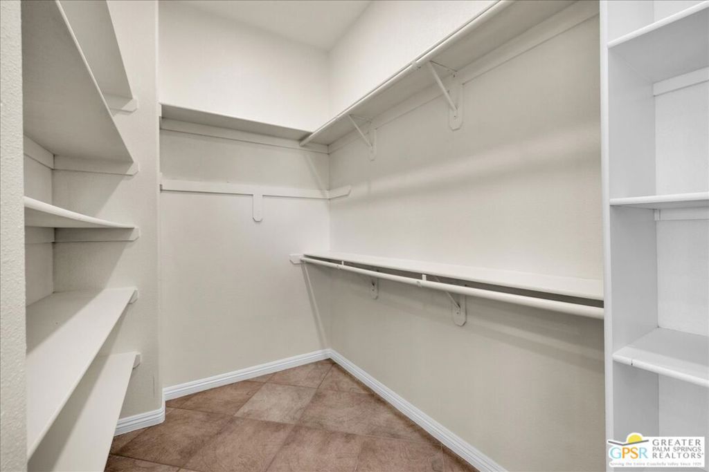 2222 E Wayne Road Property Photo 26