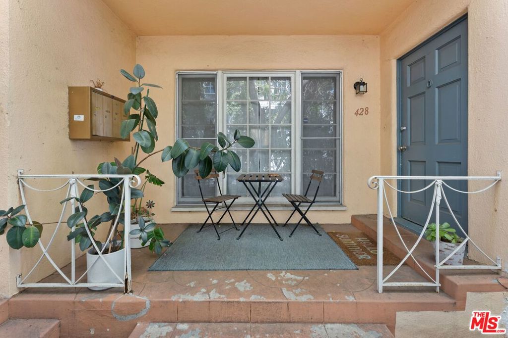 428 N Genesee Avenue Property Photo 9