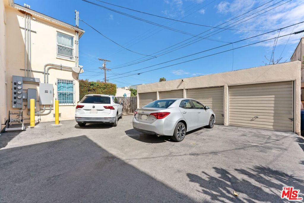 428 N Genesee Avenue Property Photo 16