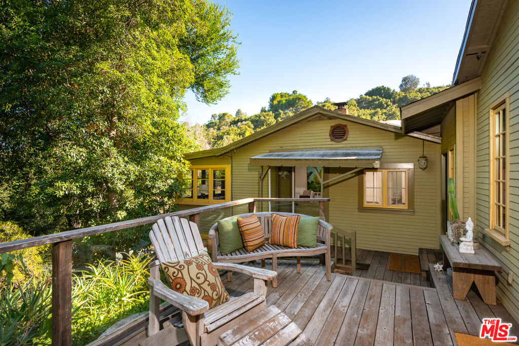 913 A Fernwood Pacific Drive Property Photo 3