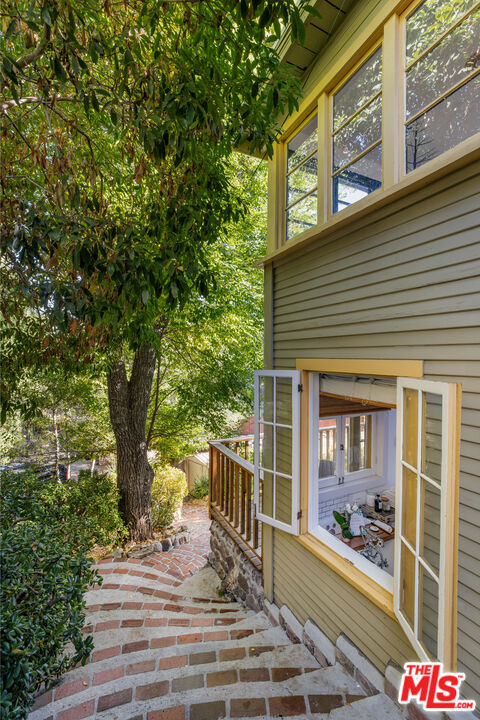 913 A Fernwood Pacific Drive Property Photo 6