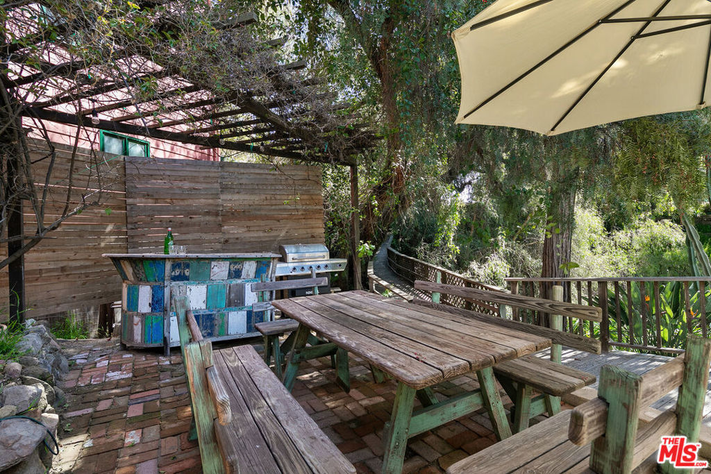 913 A Fernwood Pacific Drive Property Photo 9