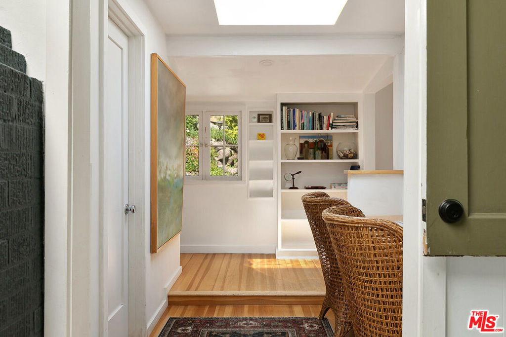 913 A Fernwood Pacific Drive Property Photo 11