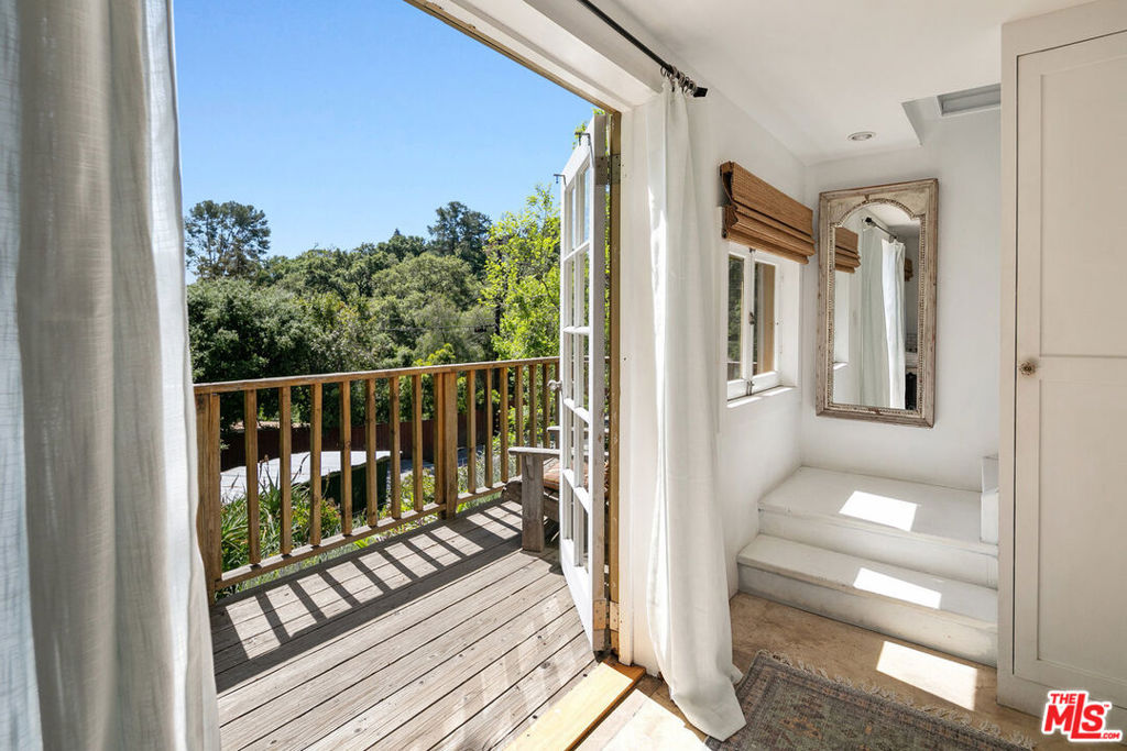 913 A Fernwood Pacific Drive Property Photo 20