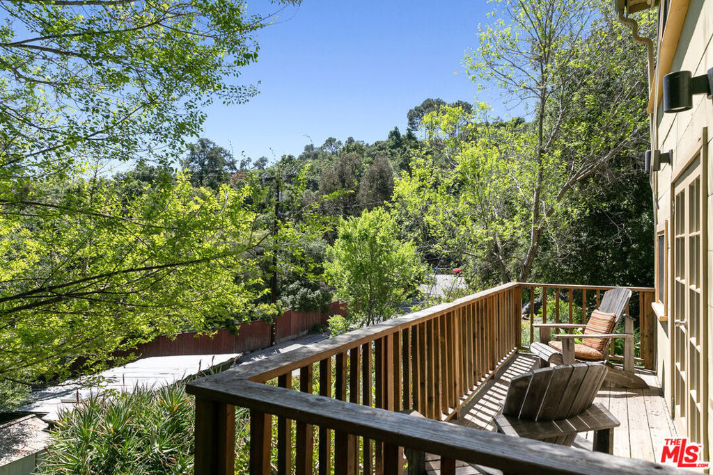 913 A Fernwood Pacific Drive Property Photo 23