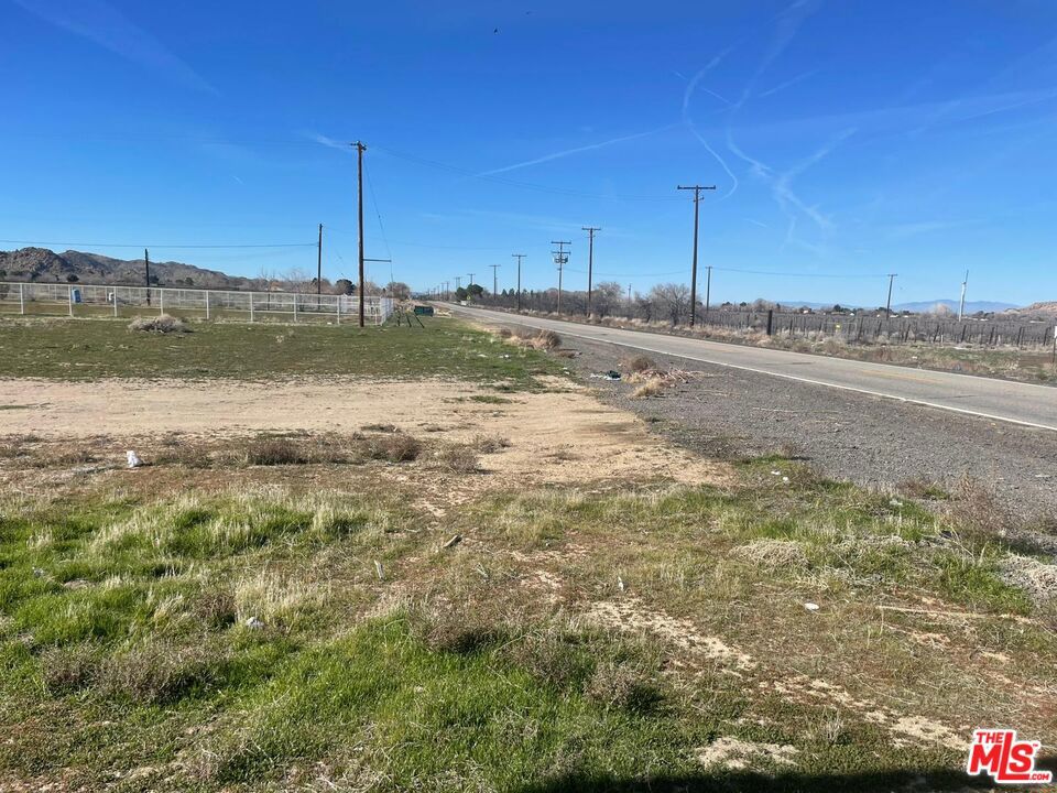 18468 E Ave O Property Photo 4