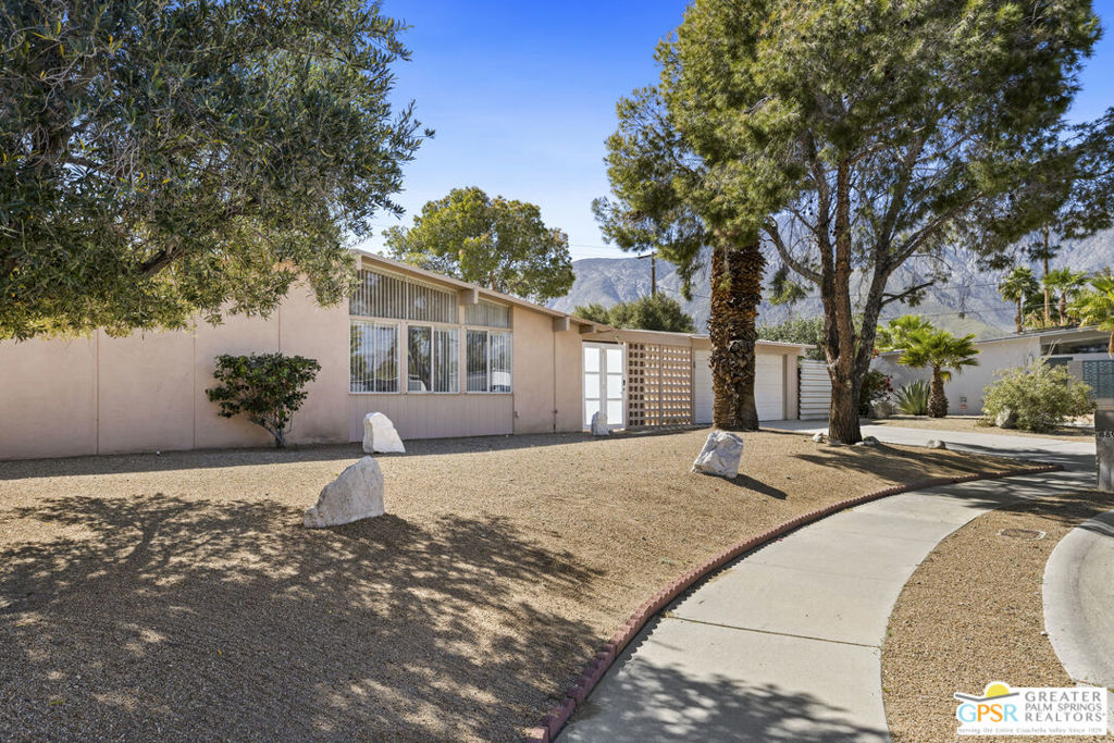 889 E Janet Circle Property Photo 1