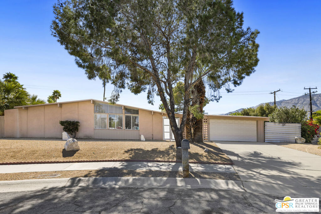 889 E Janet Circle Property Photo 2