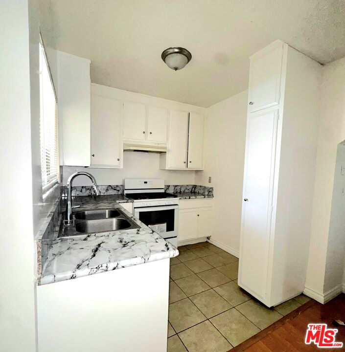 3055 Foothill Boulevard 9 Property Photo 3