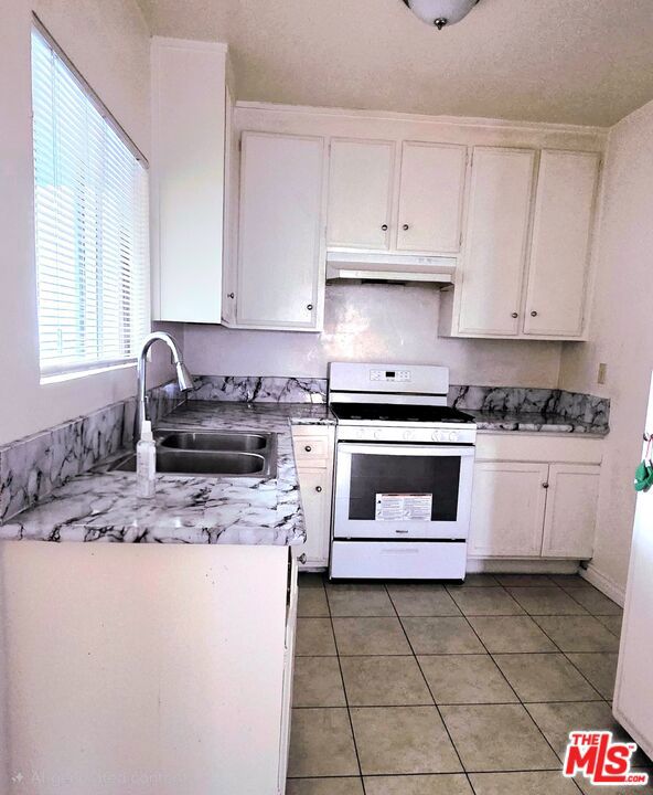 3055 Foothill Boulevard 9 Property Photo 4