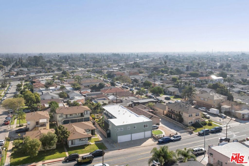 7512 California Avenue Property Photo 2