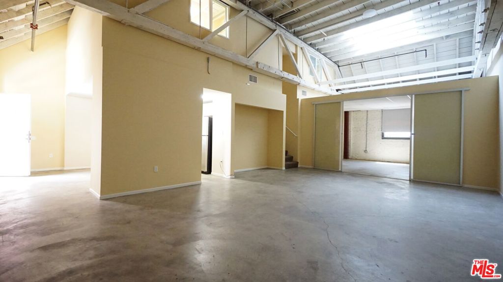 922 W 23rd Street 103 Property Photo 8