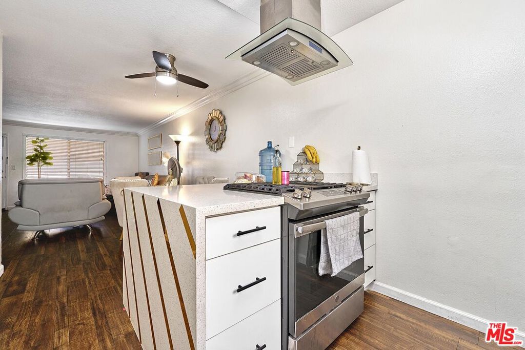 7045 Woodley Avenue 110 Property Photo 8