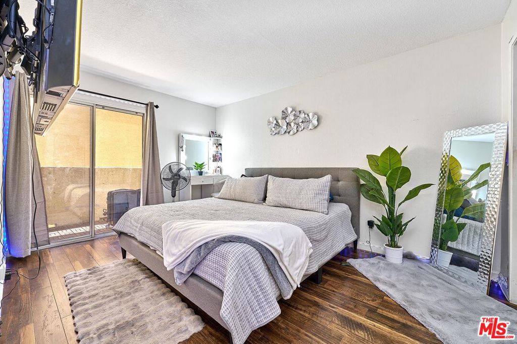 7045 Woodley Avenue 110 Property Photo 13