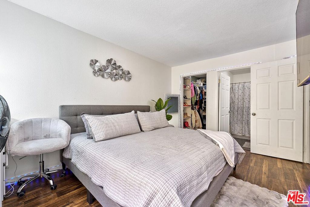 7045 Woodley Avenue 110 Property Photo 14