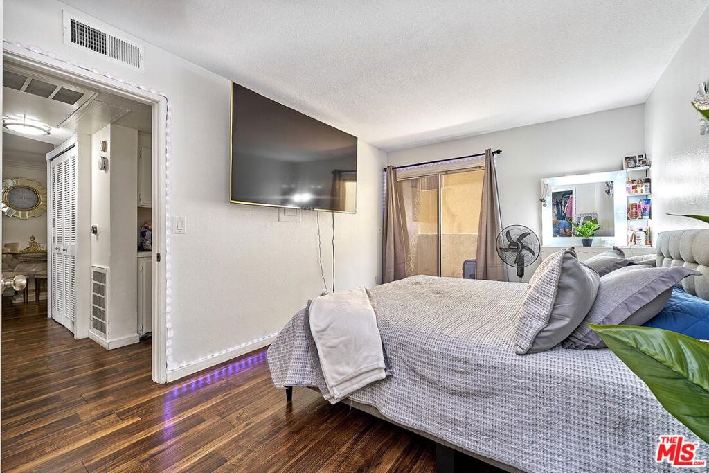 7045 Woodley Avenue 110 Property Photo 15