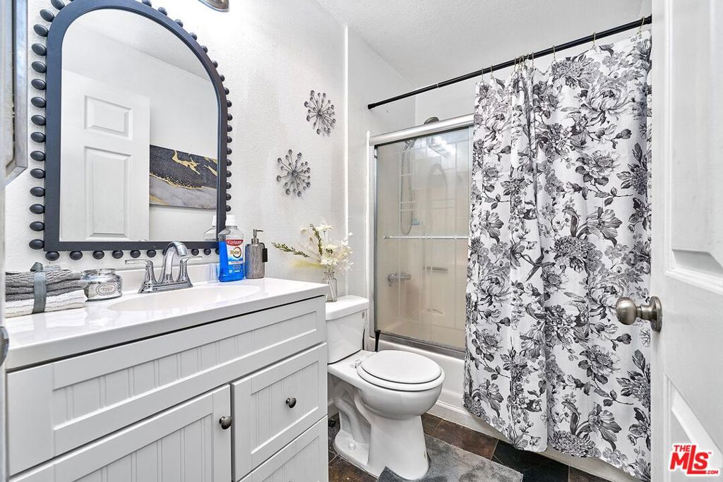 7045 Woodley Avenue 110 Property Photo 17