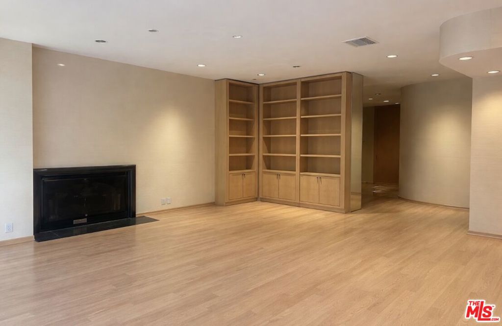 917 Oxford Way Property Photo 11