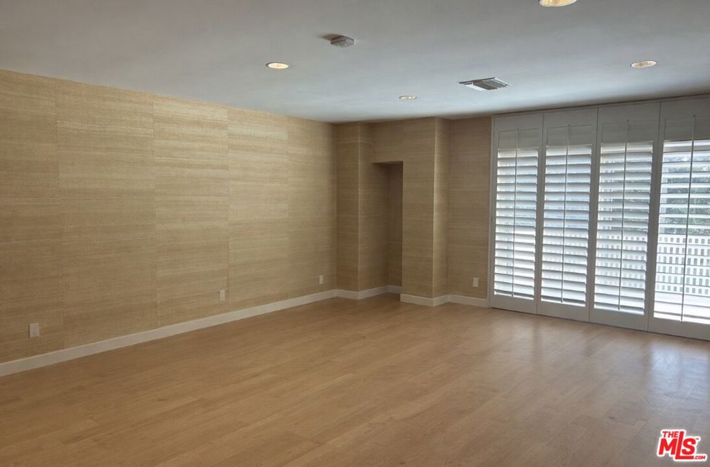 917 Oxford Way Property Photo 15