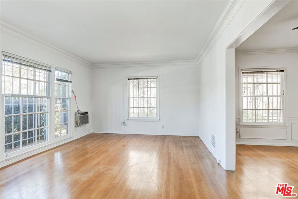 142 N Hamilton Drive Unit D Property Photo 1