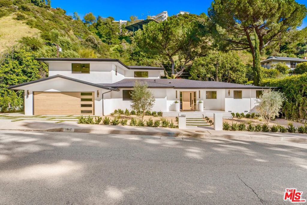 1902 Roscomare Road Property Photo 1