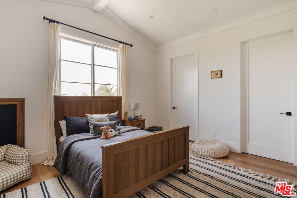 141 S Saltair Avenue Property Photo 18