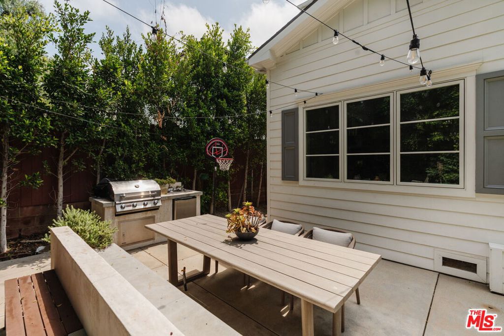 141 S Saltair Avenue Property Photo 21