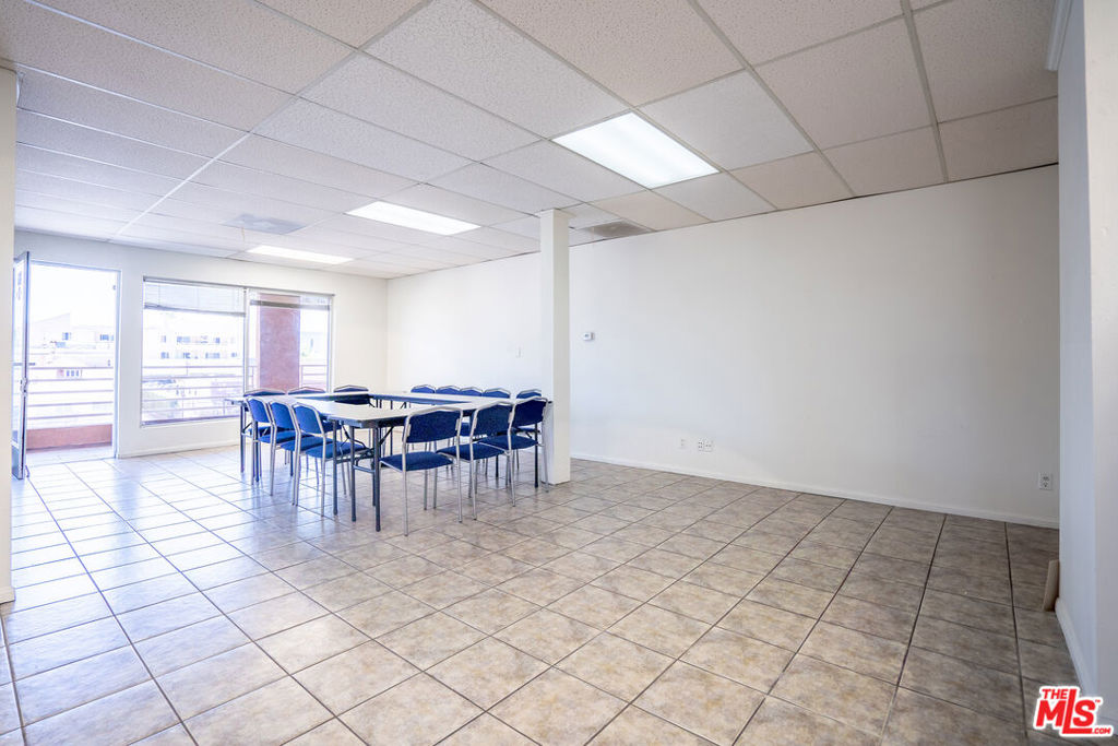 2911 Beverly Blvd 203 Property Photo 4