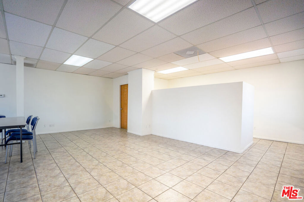 2911 Beverly Blvd 203 Property Photo 6