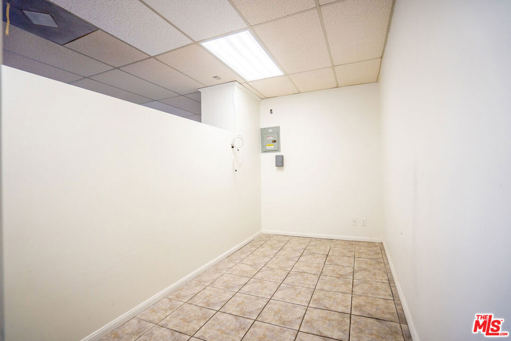 2911 Beverly Blvd 203 Property Photo 7