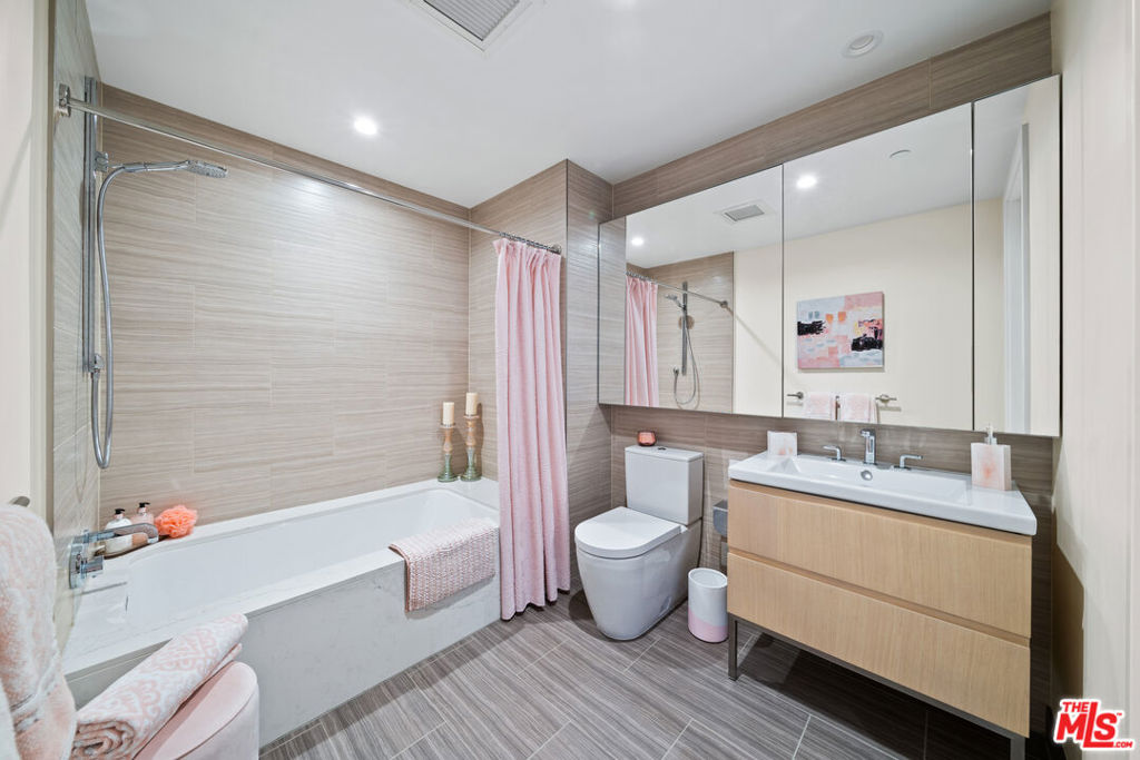 877 Francisco Street 2305 Property Photo 10