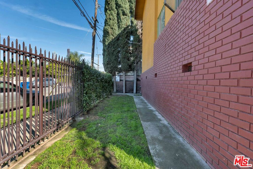 4052 Chevy Chase Drive Property Photo 3