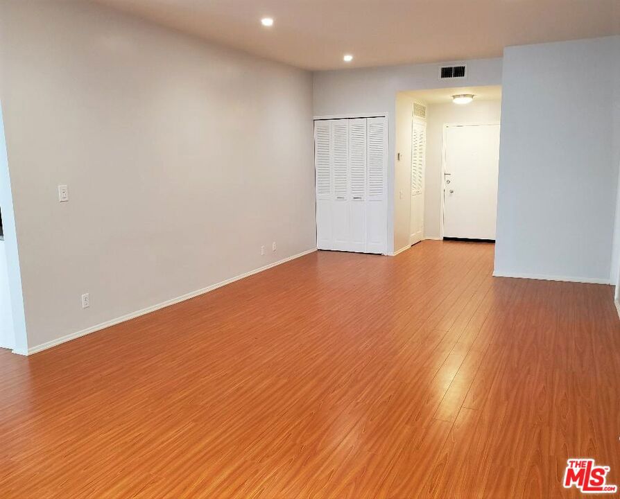 435 N Palm Drive 202 Property Photo 6