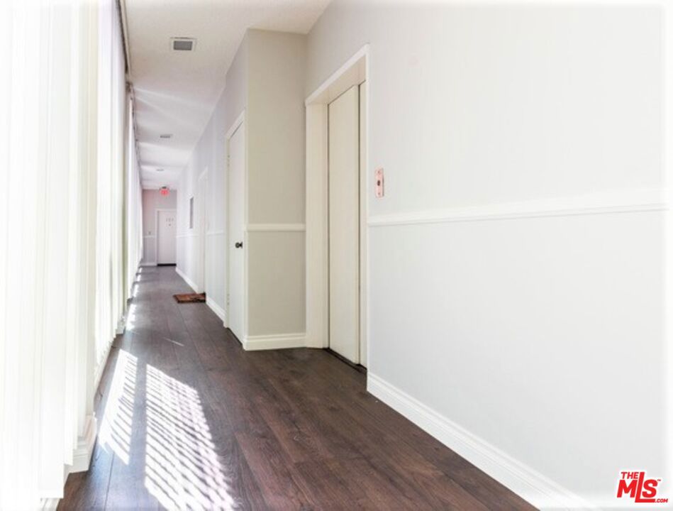 435 N Palm Drive 202 Property Photo 19