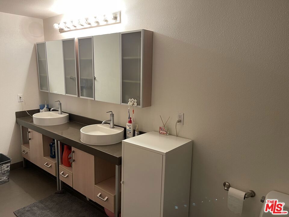 1234 Wilshire Boulevard 235 Property Photo 11