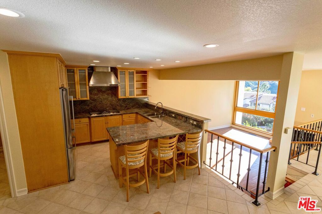 17097 Palisades Circle Property Photo 2