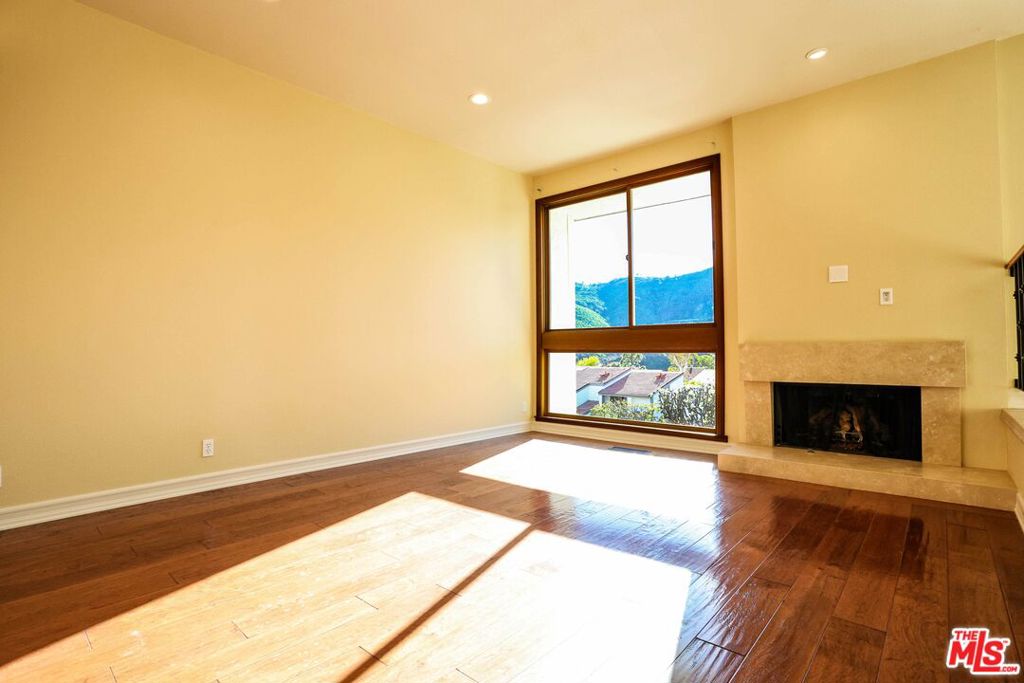 17097 Palisades Circle Property Photo 3