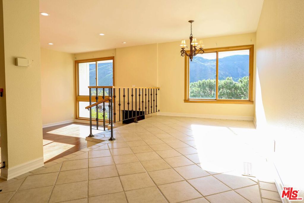 17097 Palisades Circle Property Photo 5