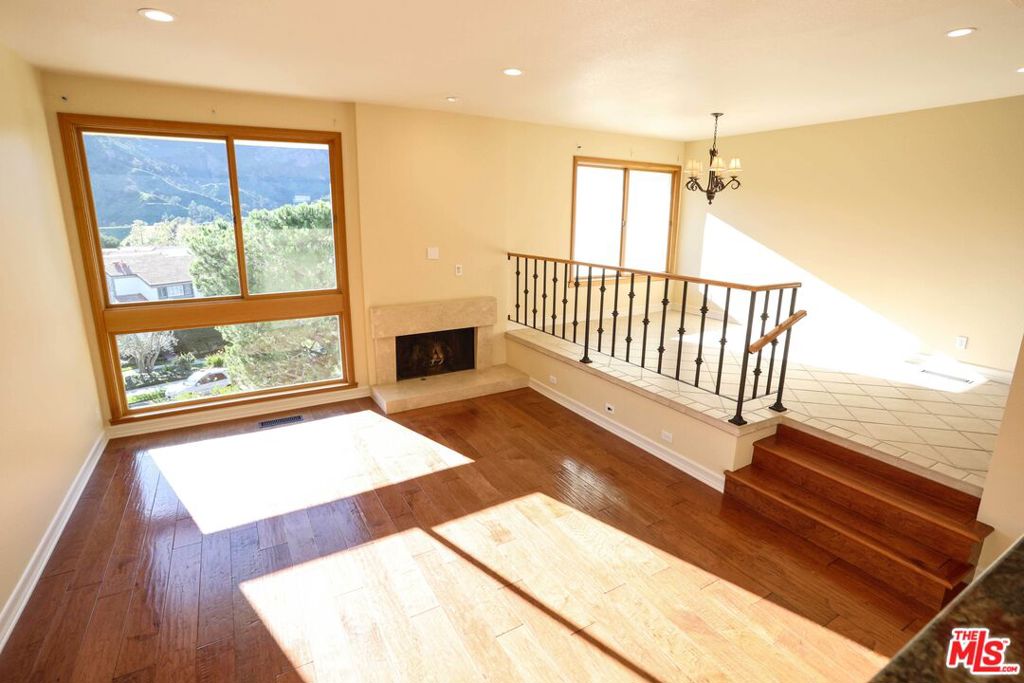 17097 Palisades Circle Property Photo 6