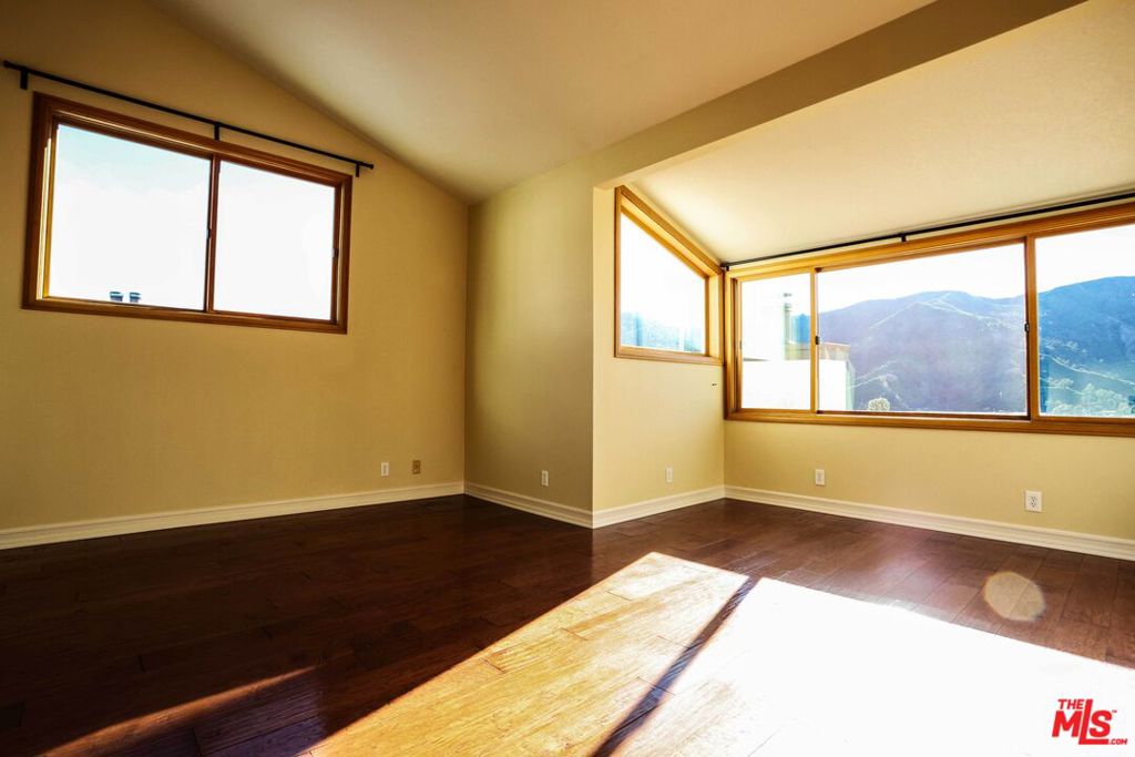 17097 Palisades Circle Property Photo 12