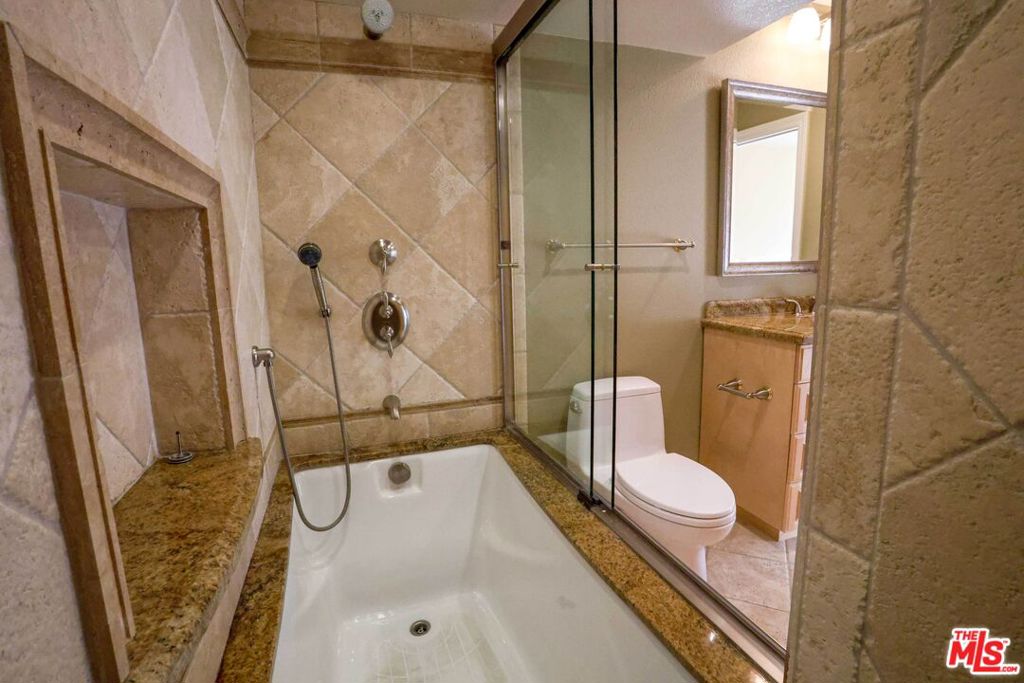 17097 Palisades Circle Property Photo 17