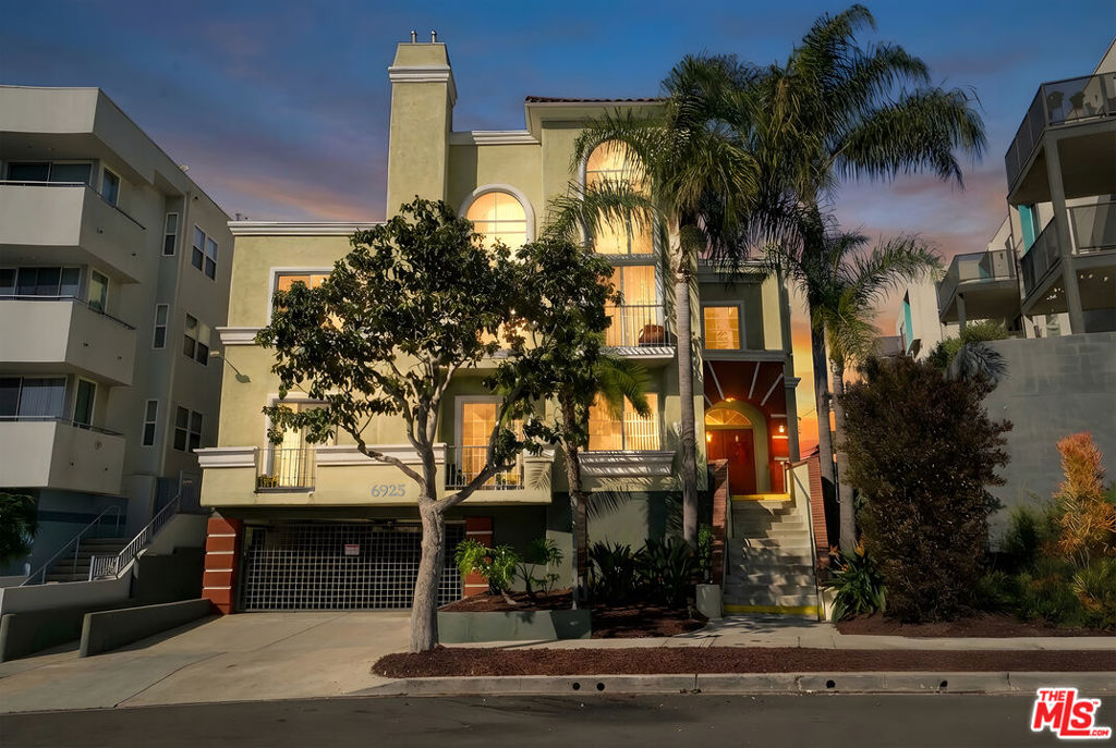 6925 Kittyhawk Avenue Property Photo 2