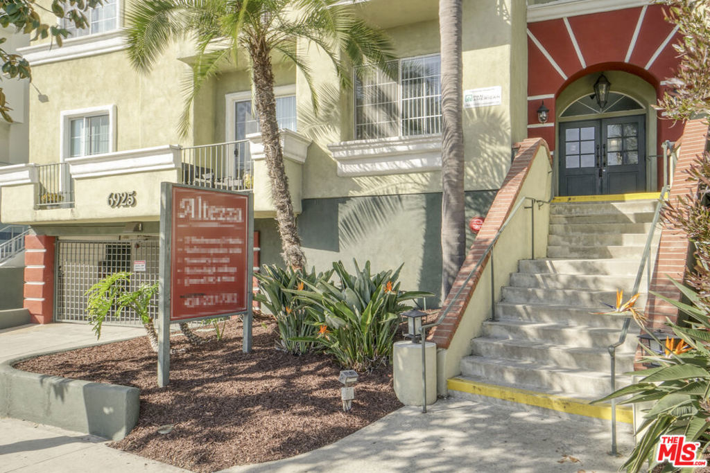 6925 Kittyhawk Avenue Property Photo 4