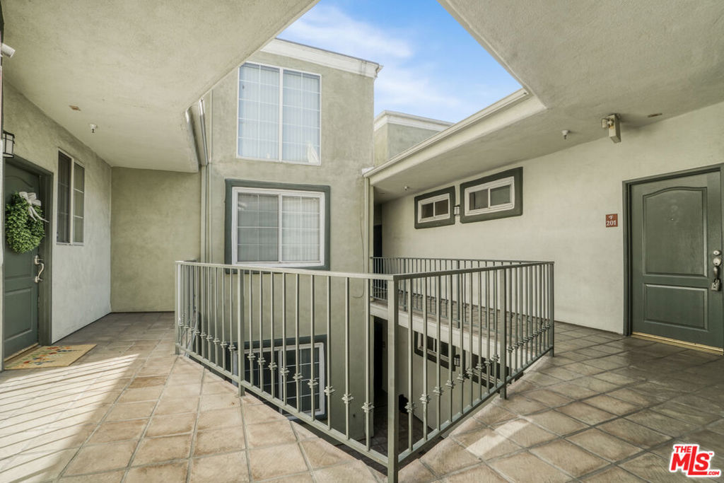 6925 Kittyhawk Avenue Property Photo 9