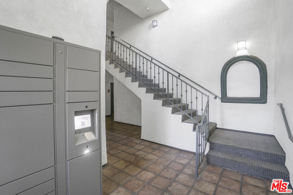 6925 Kittyhawk Avenue Property Photo 10